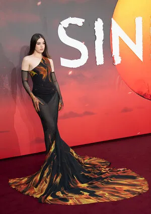 Hailee Steinfeld OnlyFans Leaked Free Thumbnail Picture - #akVvlVYBwV