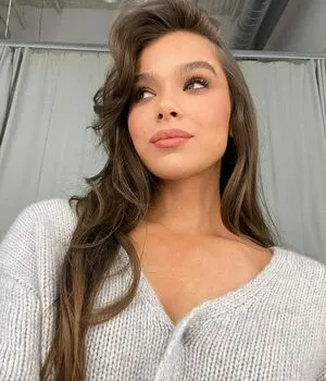 Hailee Steinfeld OnlyFans Leaked Free Thumbnail Picture - #akgvAcSKLz
