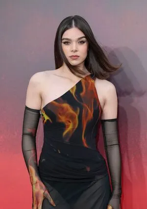 Hailee Steinfeld OnlyFans Leaked Free Thumbnail Picture - #cEWW9vHpww