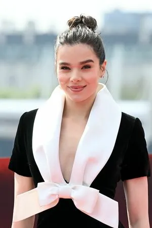 Hailee Steinfeld OnlyFans Leaked Free Thumbnail Picture - #ezoQ1IiXUt