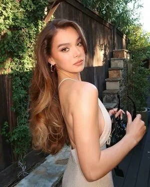 Hailee Steinfeld OnlyFans Leaked Free Thumbnail Picture - #h1qJabenyA