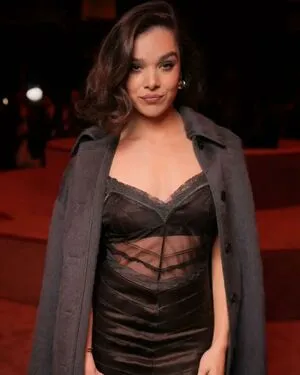 Hailee Steinfeld OnlyFans Leaked Free Thumbnail Picture - #i52R7M3CMf