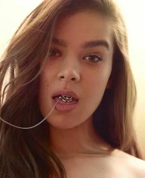 Hailee Steinfeld OnlyFans Leaked Free Thumbnail Picture - #j4GK11JxlP