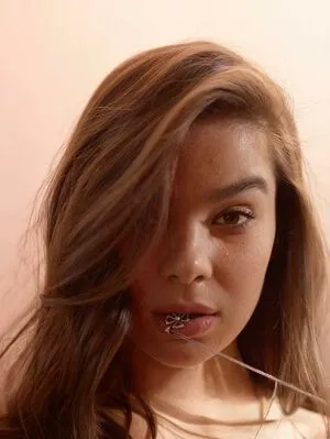 Hailee Steinfeld OnlyFans Leaked Free Thumbnail Picture - #k4PpUHtfWJ