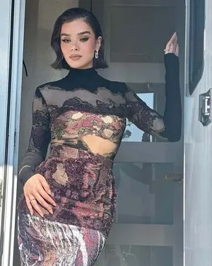 Hailee Steinfeld OnlyFans Leaked Free Thumbnail Picture - #ny6lb9TfUa