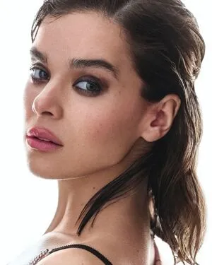 Hailee Steinfeld OnlyFans Leaked Free Thumbnail Picture - #qyXqFszkGw