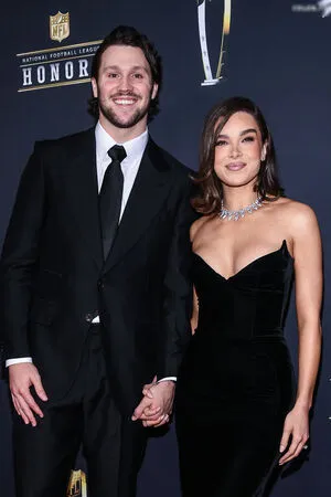 Hailee Steinfeld OnlyFans Leaked Free Thumbnail Picture - #rDHvnqPz4C