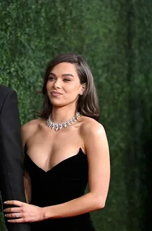 Hailee Steinfeld OnlyFans Leaked Free Thumbnail Picture - #tWkiURcoGV