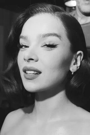Hailee Steinfeld OnlyFans Leaked Free Thumbnail Picture - #ym7FNXeUnE