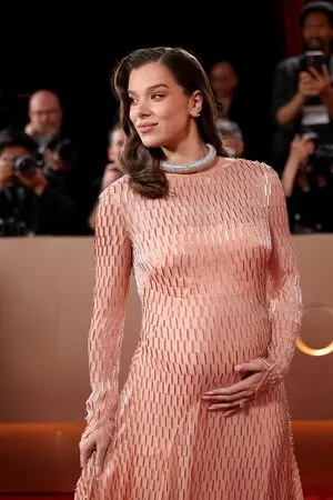 Hailee Steinfeld OnlyFans Leaked Free Thumbnail Picture - #2CEz5GYmFR