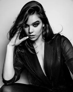 Hailee Steinfeld OnlyFans Leaked Free Thumbnail Picture - #2OG7598Y7y