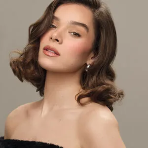 Hailee Steinfeld OnlyFans Leaked Free Thumbnail Picture - #6L7zOJpZNa
