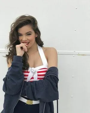 Hailee Steinfeld OnlyFans Leaked Free Thumbnail Picture - #6za36d8S35