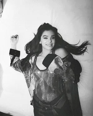 Hailee Steinfeld OnlyFans Leaked Free Thumbnail Picture - #818viOlKkX