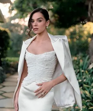 Hailee Steinfeld OnlyFans Leaked Free Thumbnail Picture - #8yNnDjZjIY