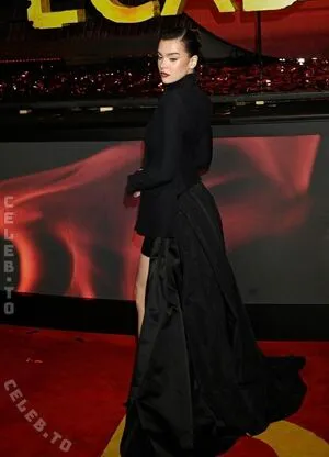 Hailee Steinfeld OnlyFans Leaked Free Thumbnail Picture - #Aa6pqjvmi8