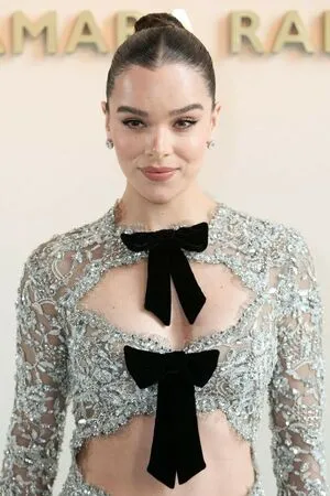 Hailee Steinfeld OnlyFans Leaked Free Thumbnail Picture - #AkXKkJbmd4