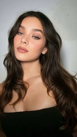 Hailee Steinfeld OnlyFans Leaked Free Thumbnail Picture - #G12AaXo3oK