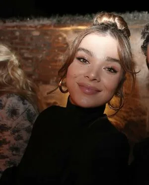Hailee Steinfeld OnlyFans Leaked Free Thumbnail Picture - #IansmXZ3Em