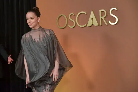 Hailee Steinfeld OnlyFans Leaked Free Thumbnail Picture - #IdV18foKOq