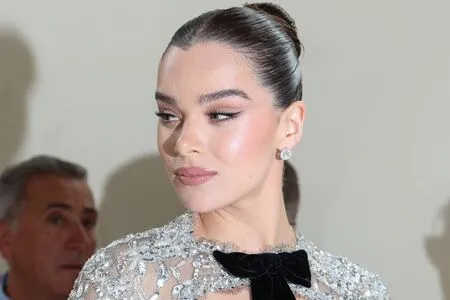 Hailee Steinfeld OnlyFans Leaked Free Thumbnail Picture - #Km2lFKLSnY