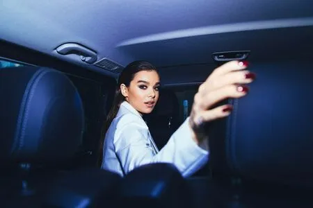 Hailee Steinfeld OnlyFans Leaked Free Thumbnail Picture - #P9unv3Foao