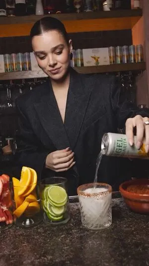 Hailee Steinfeld OnlyFans Leaked Free Thumbnail Picture - #R59V1zvcv3