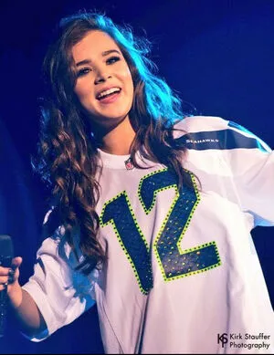 Hailee Steinfeld OnlyFans Leaked Free Thumbnail Picture - #RW6mA6hwsK