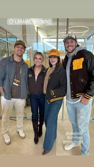 Hailee Steinfeld OnlyFans Leaked Free Thumbnail Picture - #U0IjOEK7Y7