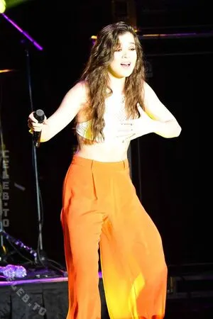 Hailee Steinfeld OnlyFans Leaked Free Thumbnail Picture - #W34F7pVSHB