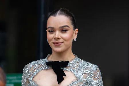 Hailee Steinfeld OnlyFans Leaked Free Thumbnail Picture - #ZBMtsTeQiz