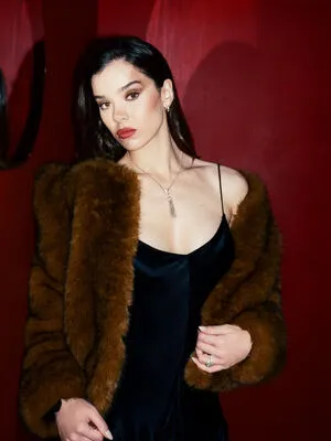 Hailee Steinfeld OnlyFans Leaked Free Thumbnail Picture - #ZhAHMt6yM4