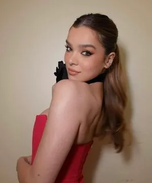 Hailee Steinfeld OnlyFans Leaked Free Thumbnail Picture - #ahr6YAKOyj