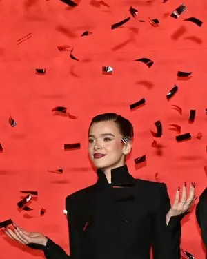 Hailee Steinfeld OnlyFans Leaked Free Thumbnail Picture - #ezrQ4IW6TX