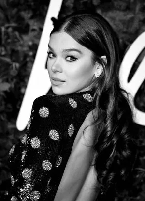 Hailee Steinfeld OnlyFans Leaked Free Thumbnail Picture - #fmFyFQjyqg