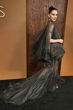 Hailee Steinfeld OnlyFans Leaked Free Thumbnail Picture - #ic9kKjk6x1