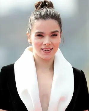 Hailee Steinfeld OnlyFans Leaked Free Thumbnail Picture - #icYXeFHdQV