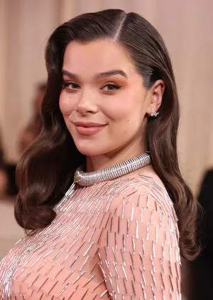 Hailee Steinfeld OnlyFans Leaked Free Thumbnail Picture - #lkkkm1ot9N