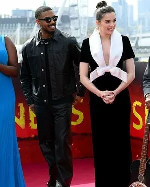 Hailee Steinfeld OnlyFans Leaked Free Thumbnail Picture - #mop2pELmhD