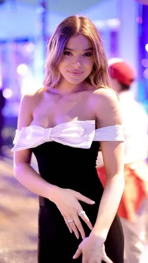 Hailee Steinfeld OnlyFans Leaked Free Thumbnail Picture - #mrPTDgEiDK