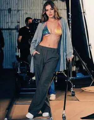 Hailee Steinfeld OnlyFans Leaked Free Thumbnail Picture - #pAkAxqLsZs