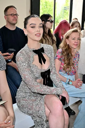 Hailee Steinfeld OnlyFans Leaked Free Thumbnail Picture - #rdb7C0xLNv