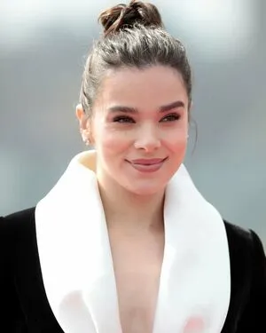 Hailee Steinfeld OnlyFans Leaked Free Thumbnail Picture - #t7ZnAtcnUL