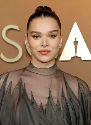 Hailee Steinfeld OnlyFans Leaked Free Thumbnail Picture - #tNUjj2fnZ1