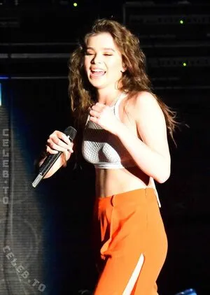 Hailee Steinfeld OnlyFans Leaked Free Thumbnail Picture - #tmcee9dAVM