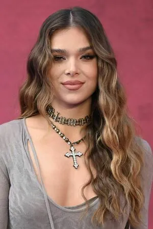 Hailee Steinfeld OnlyFans Leaked Free Thumbnail Picture - #uMqHPLze3l