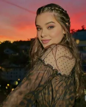 Hailee Steinfeld OnlyFans Leaked Free Thumbnail Picture - #uvJ42TSpnO