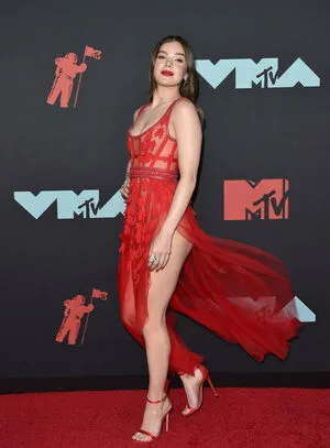 Hailee Steinfeld OnlyFans Leaked Free Thumbnail Picture - #vMtGo88Mal