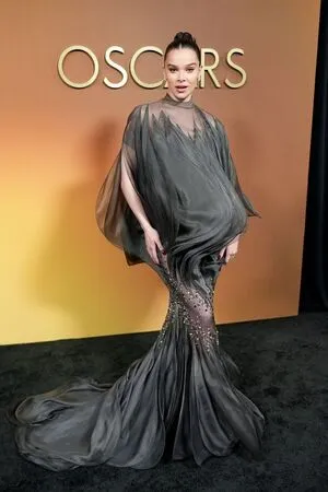 Hailee Steinfeld OnlyFans Leaked Free Thumbnail Picture - #w5b3yFulEE