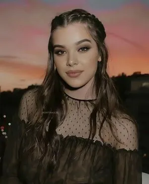 Hailee Steinfeld OnlyFans Leaked Free Thumbnail Picture - #wd0BISbM1N